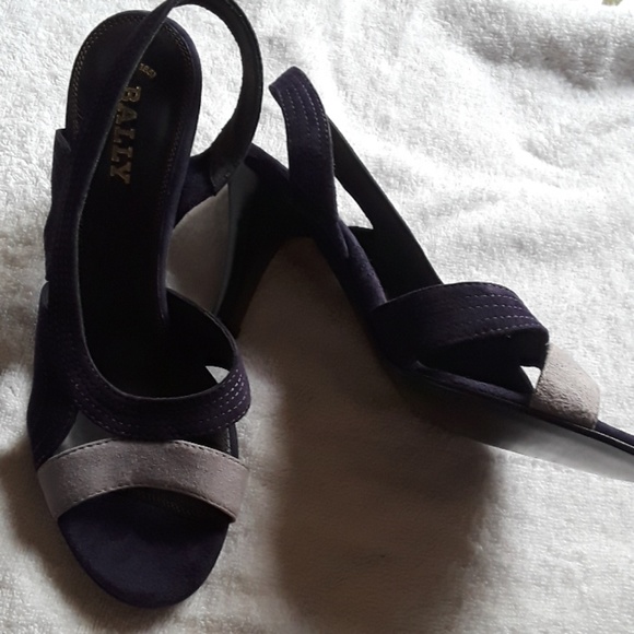 Sandals - Picture 2 of 3